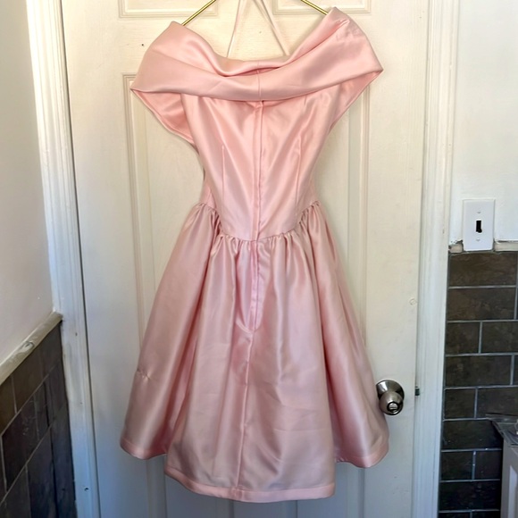 Prom or sweet 15/ 16 dress worn once size small/4 - Picture 4 of 7